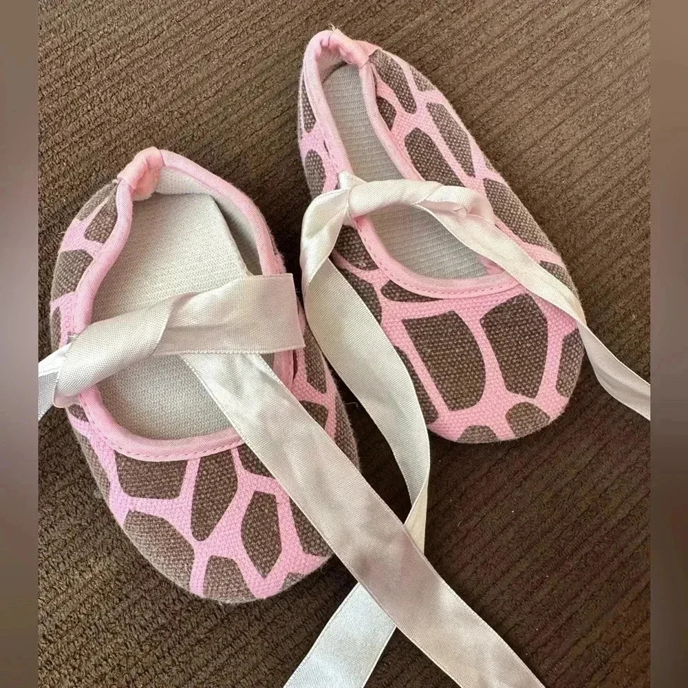 Crib shoes